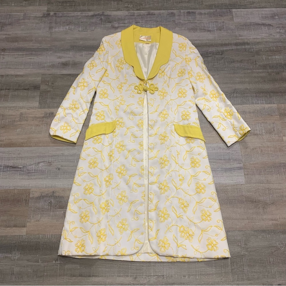 Saks Fifth Avenue White Coat with Yellow Floral Embroidery